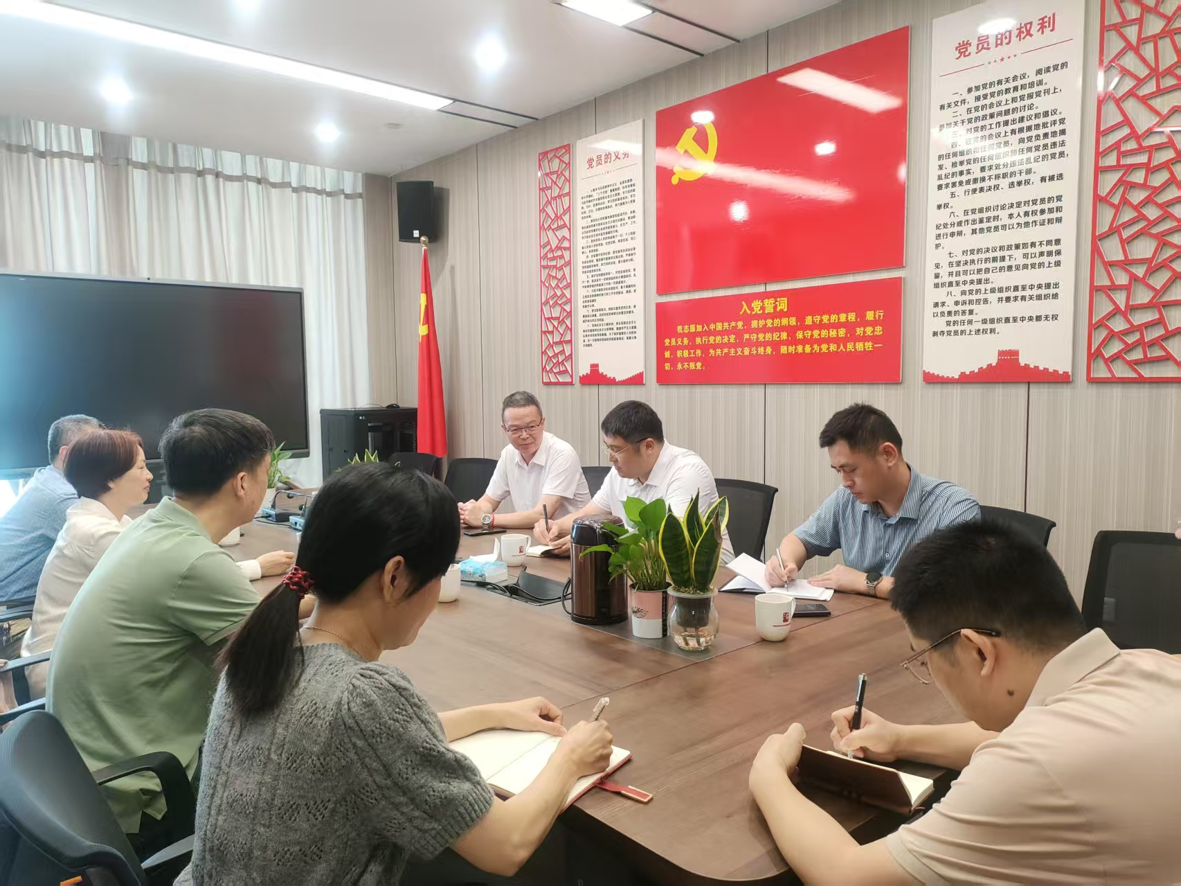 龍文區(qū)領導赴漳州公司.png